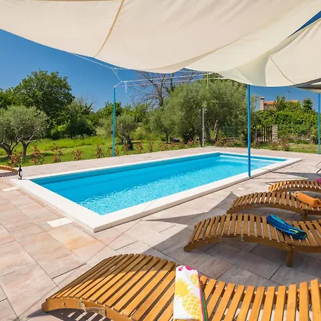 Apartment Three-bedroom In Porec Tar-Vabriga