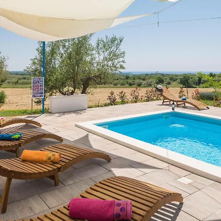 Three-bedroom In Porec Apartman *