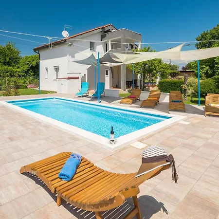 Three-bedroom In Porec Apartman Tar-Vabriga