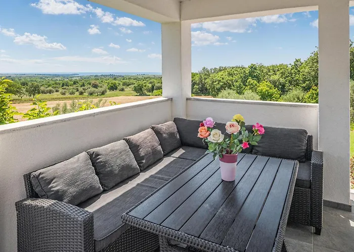 Three-bedroom In Porec Apartamento *