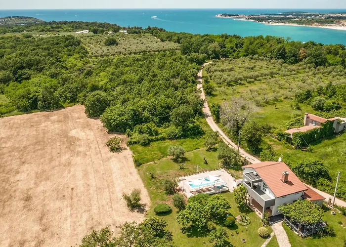 Three-bedroom In Porec *