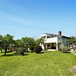 Daire Three-bedroom In Porec