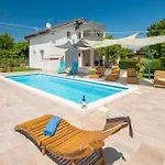 Three-bedroom In Porec Daire Tar-Vabriga
